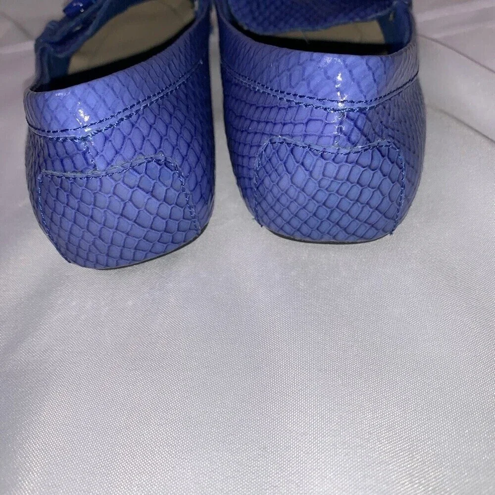 Isaac Mizrahi loafers  blue snake skin loafers/flats SZ 6 comfort slip on shoes